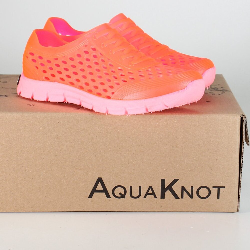 JELLY LIKE WATER SHOES BRAND NEW FUSCHIA MULTIPLE SIZES AVAILABLE